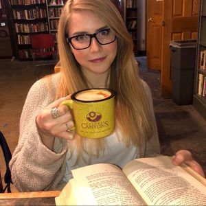 Meet your Posher, Maya